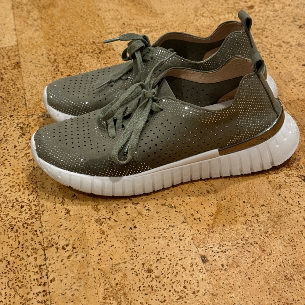 Ilse Jacobsen Womens Tulip Running Style Sneakers Army color w/Metallic Sz 38 - Picture 2 of 16